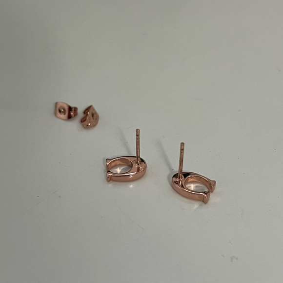 Authentic COACH SIGNATURE C STUD EARRINGS in Rose Gold Colour - Picture 3 of 8